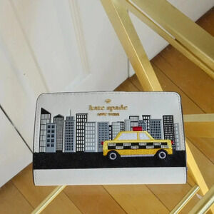 Kate Spade KJ058 NYC Big Apple Medium Wallet